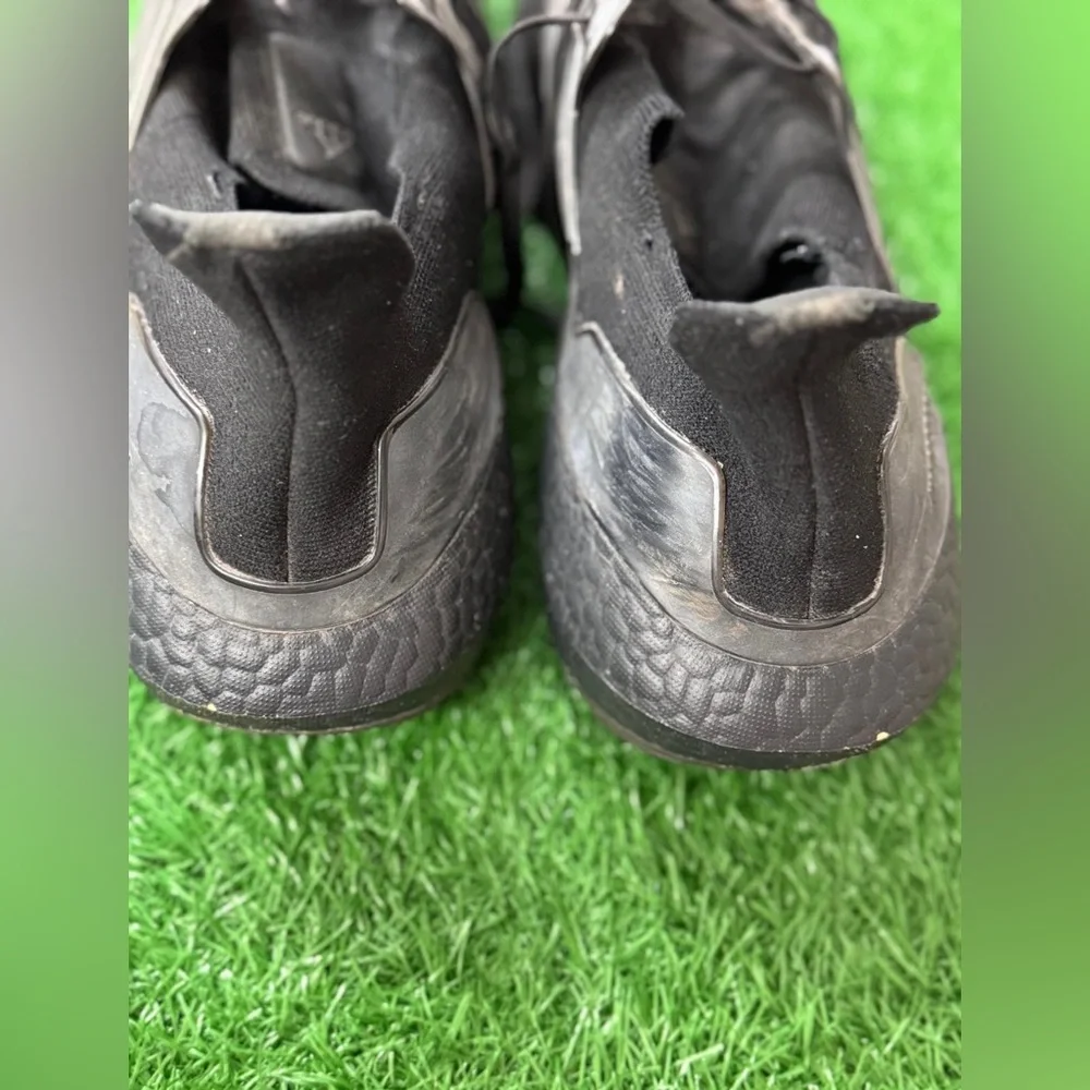 Adidas Ultra Boost 22 Triple Black Size‎ 17